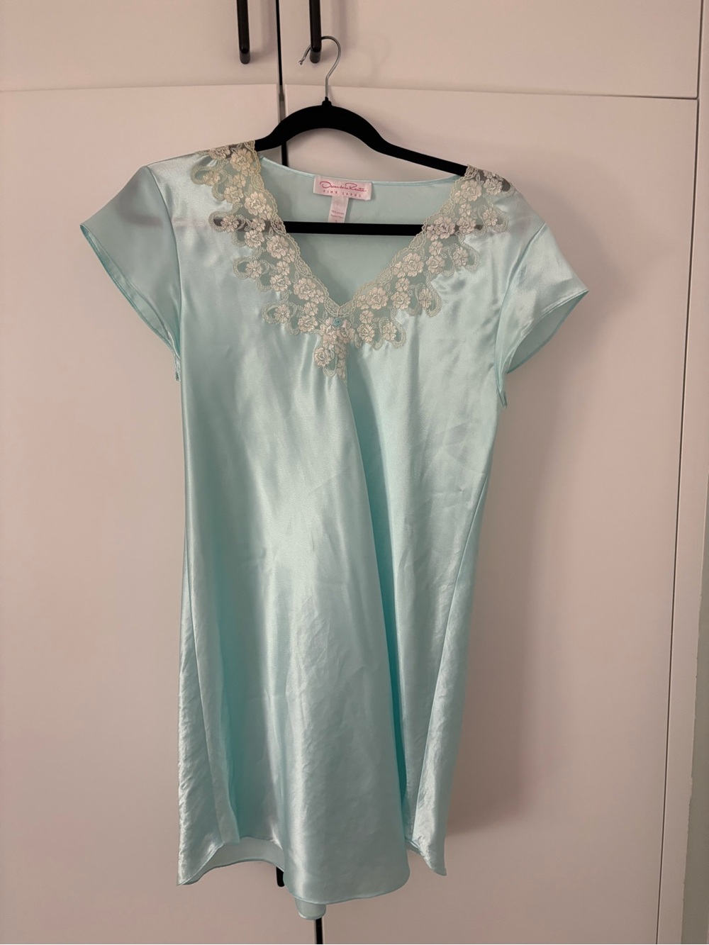 Oscar de la Renta Pale Aqua Satin Short Nightdress with Ivory Lace